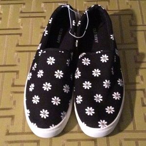 Old Navy Daisy Print Canvas Sneakers